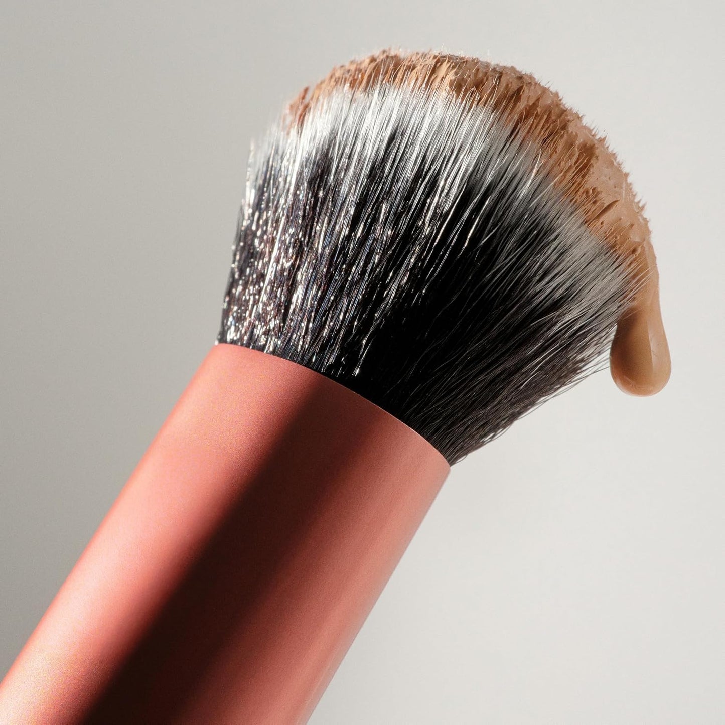 Real Techniques Expert Face Makeup Brush, For Liquid and Cream Foundation, Blush, and Bronzer, Buildable Coverage for Base Makeup, Dense, Synthetic Bristles, Vegan and Cruelty-Free, 1 Count