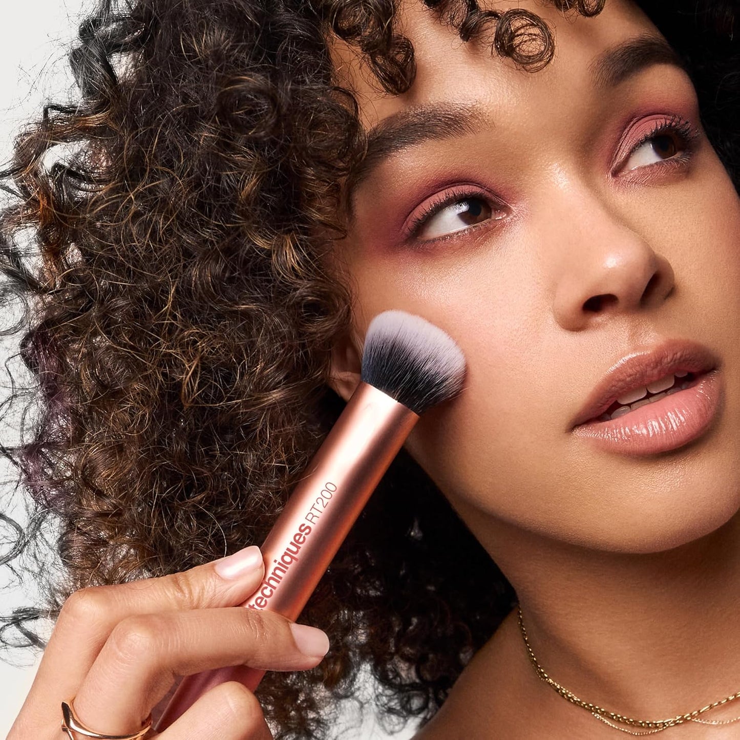 Real Techniques Expert Face Makeup Brush, For Liquid and Cream Foundation, Blush, and Bronzer, Buildable Coverage for Base Makeup, Dense, Synthetic Bristles, Vegan and Cruelty-Free, 1 Count