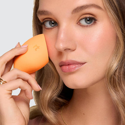 Real Techniques Miracle Complexion Sponge for Liquid & Cream Makeup, 3-Point Design for Seamless Application, Streak-Free Natural Dewy Finish, Latex-Free, Cruelty-Free, Vegan, Easy to Clean, 1 Count